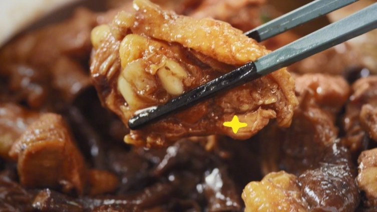 好好吃饭吧小鸡炖蘑菇的家常简单做法,一锅鲜美鸡肉榛蘑太下饭!转起马住～